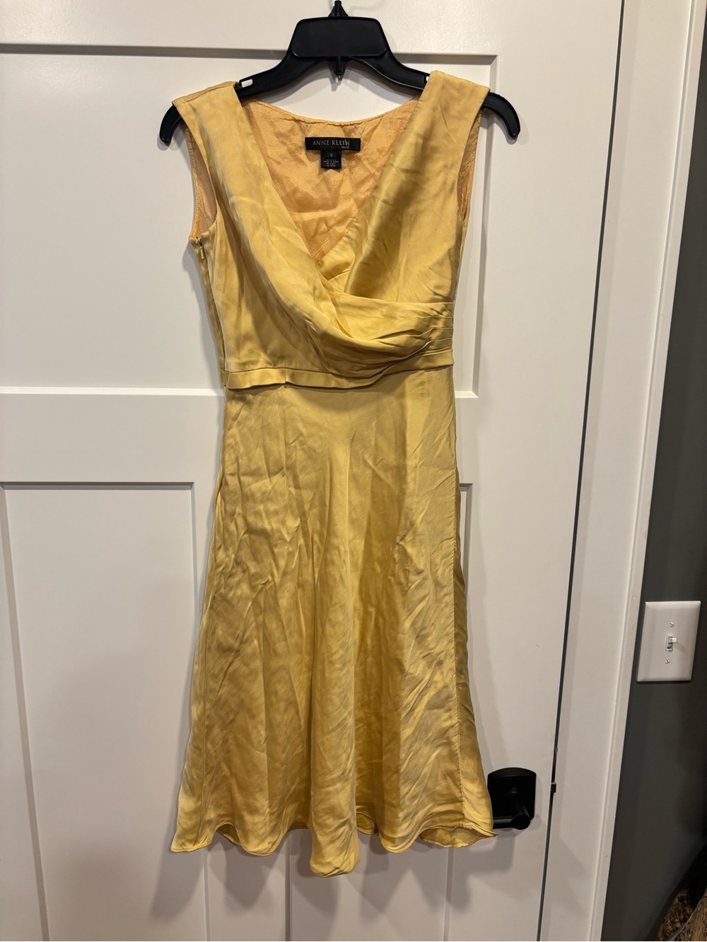 Anne Klein Women's Sleeveless 100% Silk Yellow Wrap Style Midi  Dress Size 4